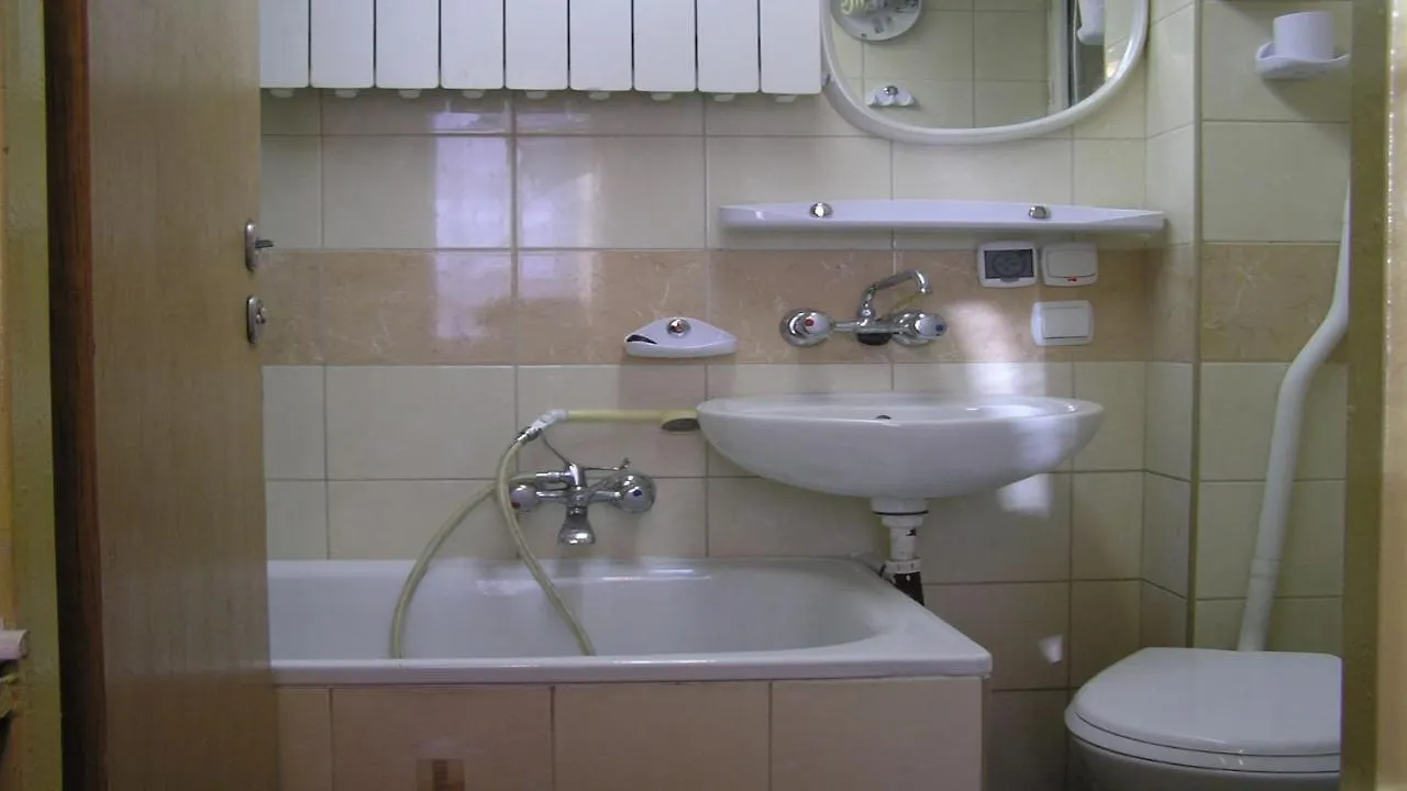 P4C Klimatyzacja Netflix Kawalerka Mala Halczyna 9-2 Centrum 5 Przystankow Parkowanie Bezplatne Krakow Apartment